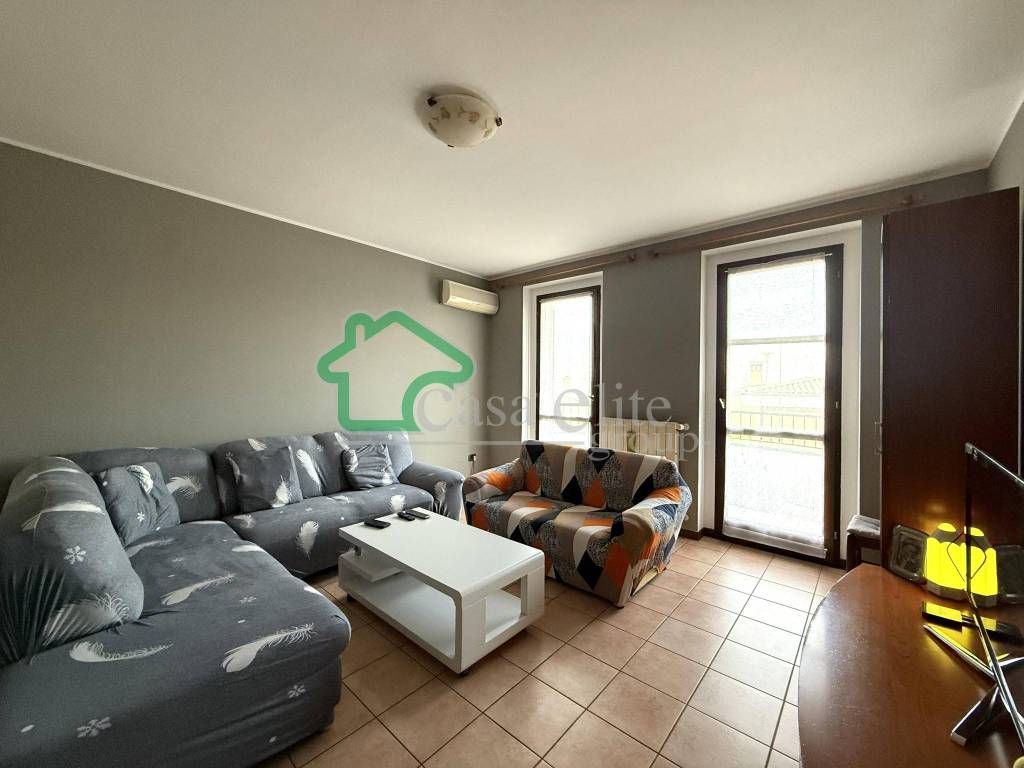 appartamento in vendita a Dovera in zona Postino