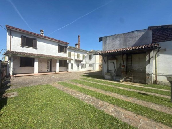 casa indipendente in vendita a Dovera in zona Postino