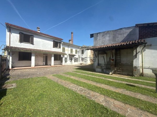 casa indipendente in vendita a Dovera in zona Postino