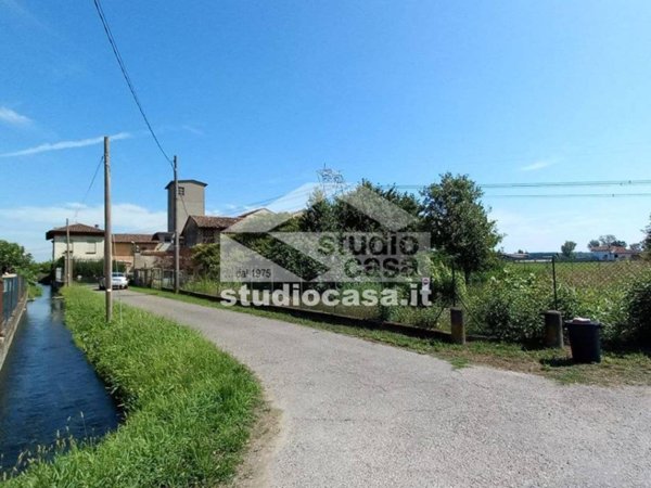 casa indipendente in vendita a Dovera in zona Postino