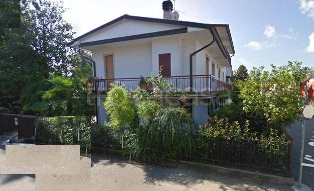casa indipendente in vendita a Dovera in zona Postino