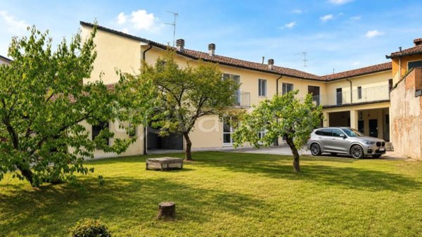 casa indipendente in vendita a Dovera
