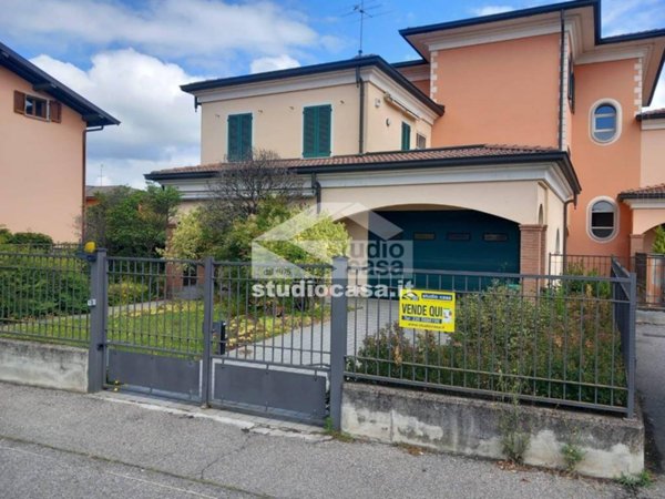 casa indipendente in vendita a Dovera in zona Postino
