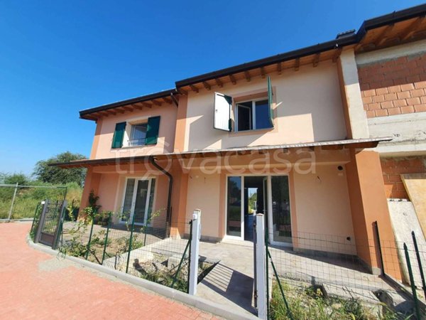 casa indipendente in vendita a Dovera in zona Postino