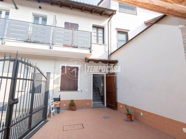 casa indipendente in vendita a Dovera in zona Postino