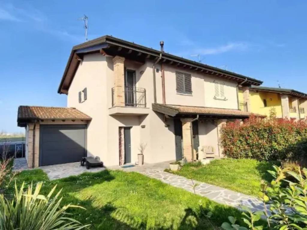 casa indipendente in vendita a Fiesco