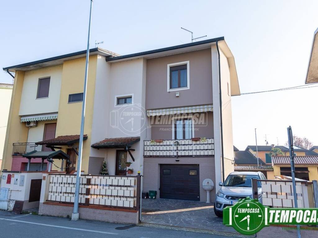 casa indipendente in vendita a Fiesco
