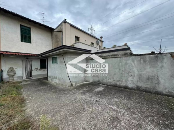 casa indipendente in vendita a Fiesco