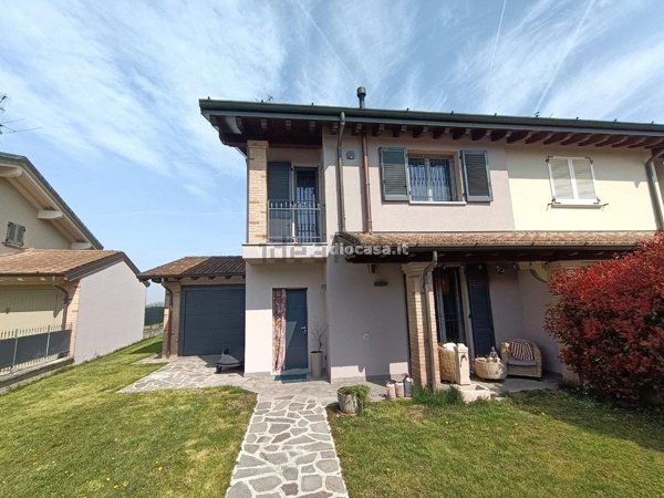 casa indipendente in vendita a Fiesco