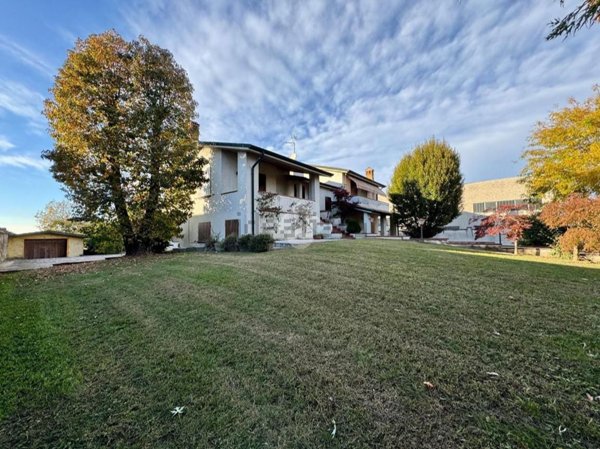 casa indipendente in vendita a Fiesco