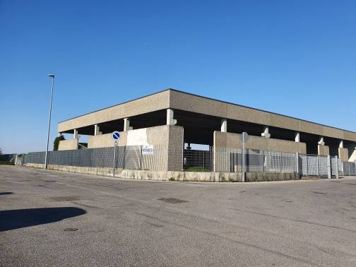 locale commerciale in vendita a Formigara