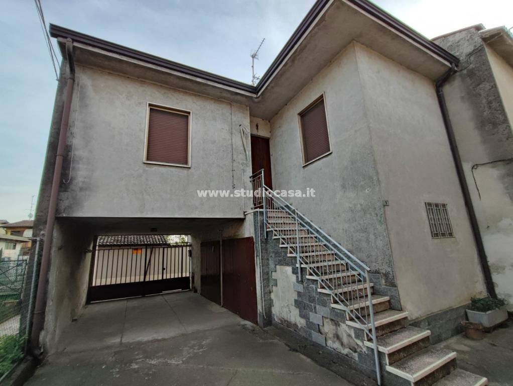 casa indipendente in vendita a Formigara