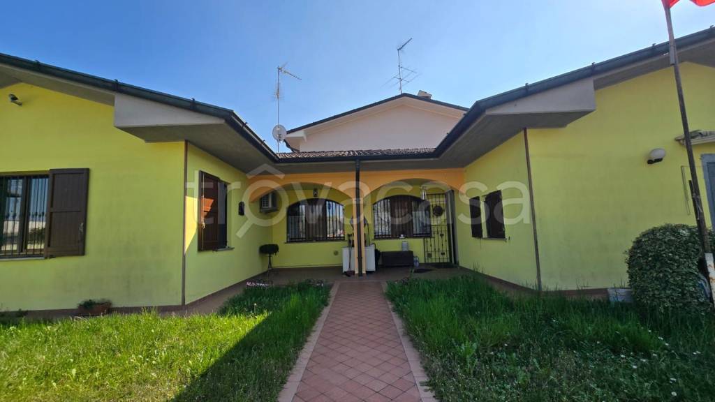 casa indipendente in vendita a Formigara