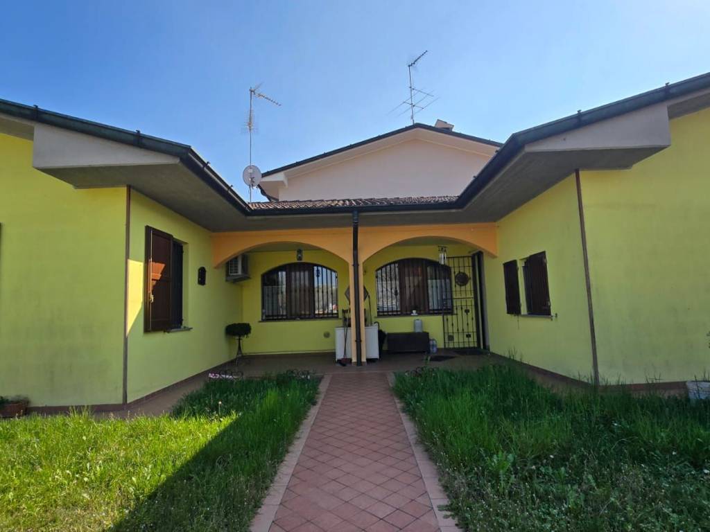 casa indipendente in vendita a Formigara