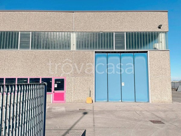 locale commerciale in vendita a Formigara