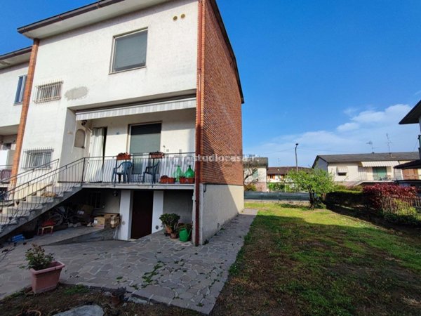 casa indipendente in vendita a Formigara