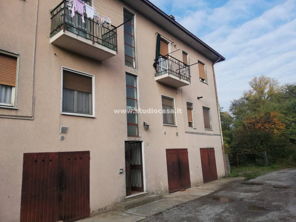 locale commerciale in vendita a Formigara