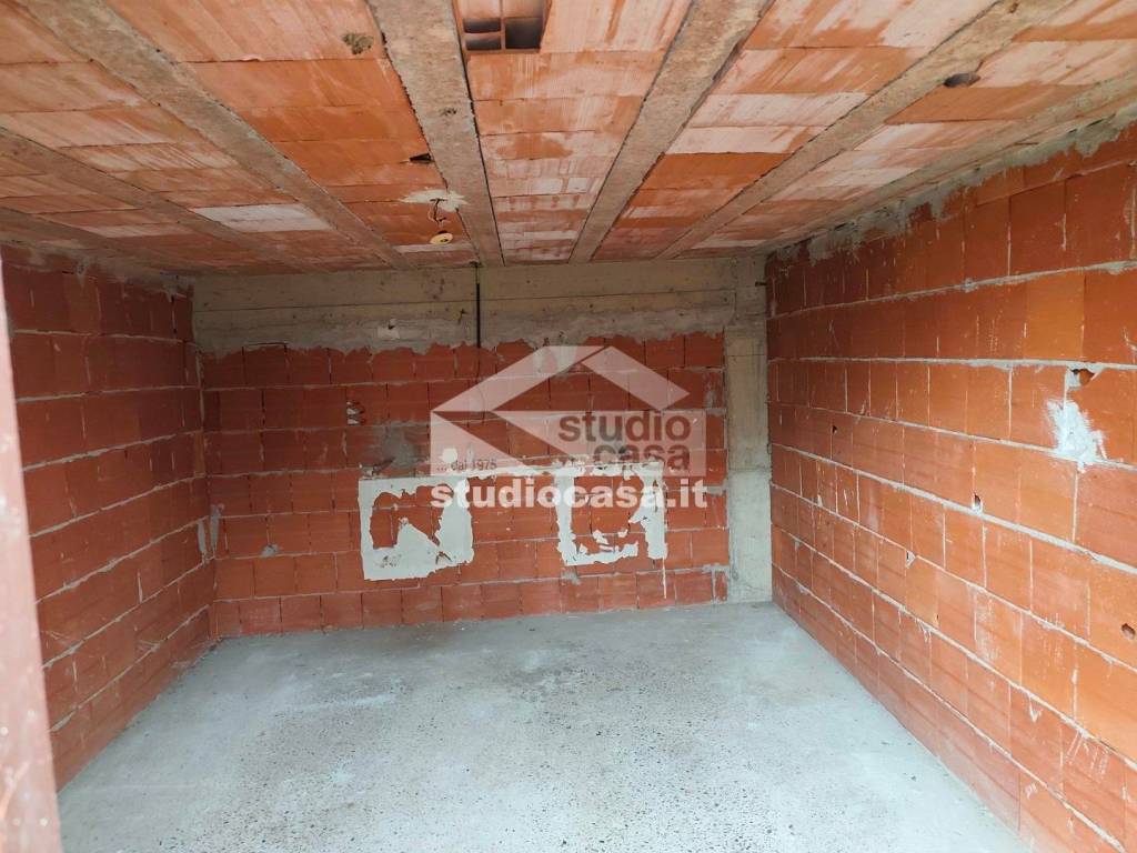 locale commerciale in vendita a Formigara