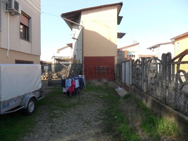 locale di sgombero in vendita a Formigara