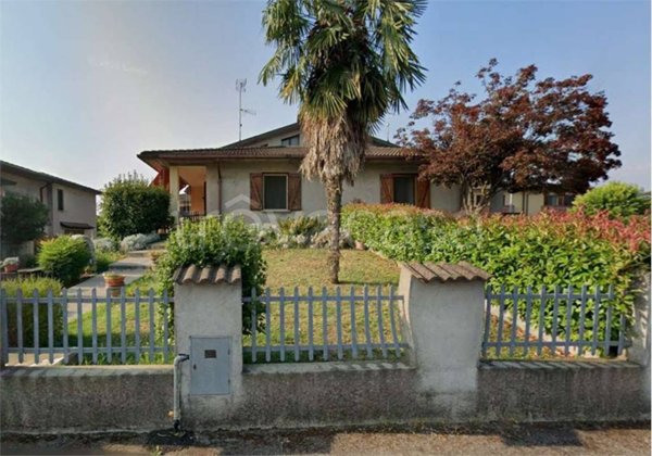 casa indipendente in vendita a Formigara