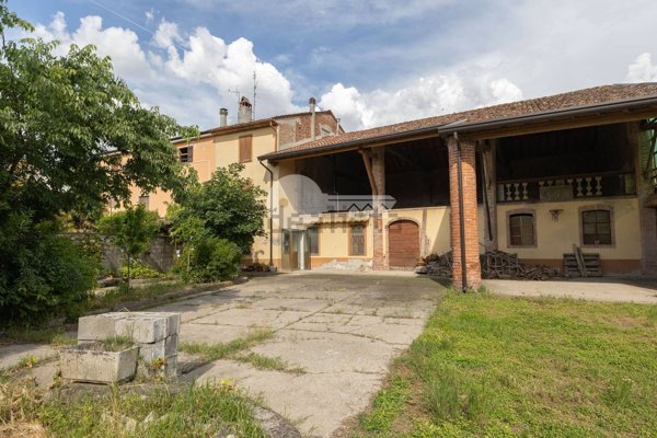 casa indipendente in vendita a Gabbioneta-Binanuova in zona Gabbioneta