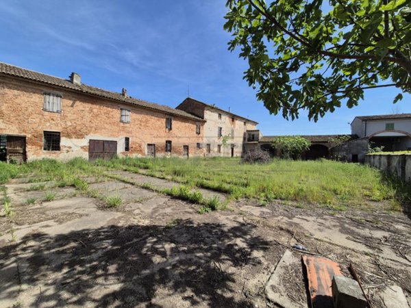 casale in vendita a Gabbioneta-Binanuova in zona Gabbioneta