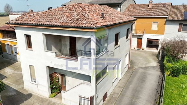 appartamento in vendita a Gadesco-Pieve Delmona in zona Cà de' Mari