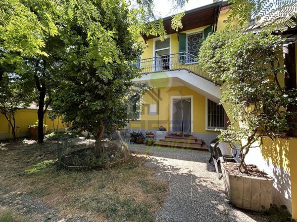 casa indipendente in vendita a Gadesco-Pieve Delmona in zona Ardole San Marino