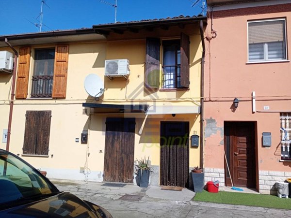casa indipendente in vendita a Gadesco-Pieve Delmona in zona Ardole San Marino