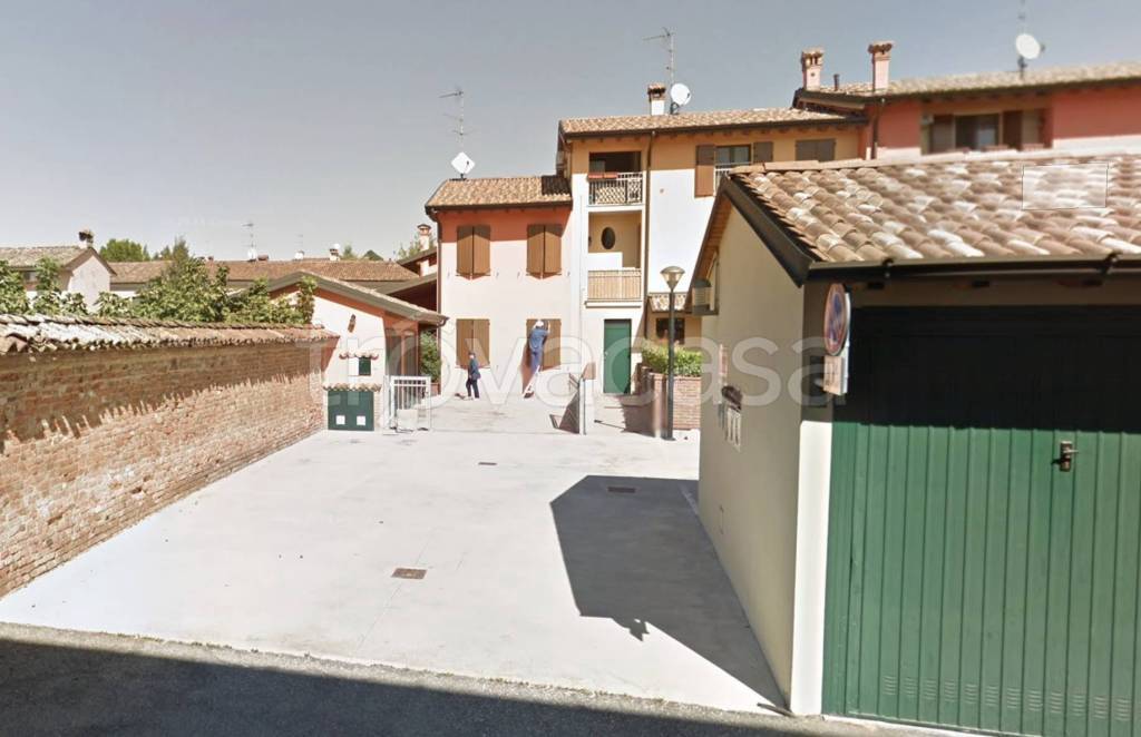casa indipendente in vendita a Gadesco-Pieve Delmona in zona Ardole San Marino
