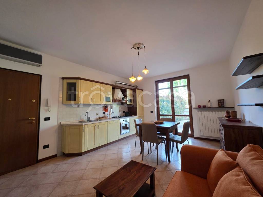 appartamento in vendita a Gadesco-Pieve Delmona in zona Pieve Delmona