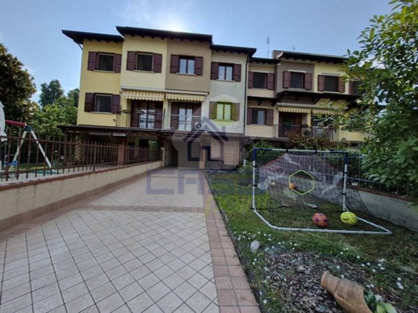 casa indipendente in vendita a Gadesco-Pieve Delmona in zona Ardole San Marino