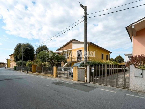 casa indipendente in vendita a Gadesco-Pieve Delmona in zona Ardole San Marino