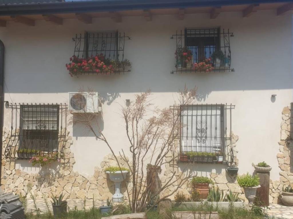 casa indipendente in vendita a Genivolta