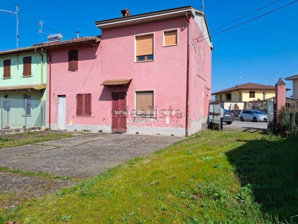 casa indipendente in vendita a Genivolta