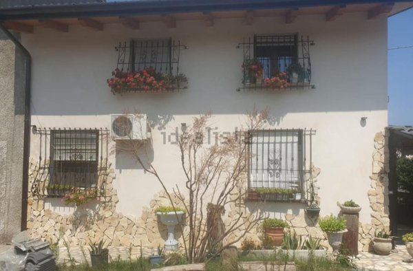 casa indipendente in vendita a Genivolta