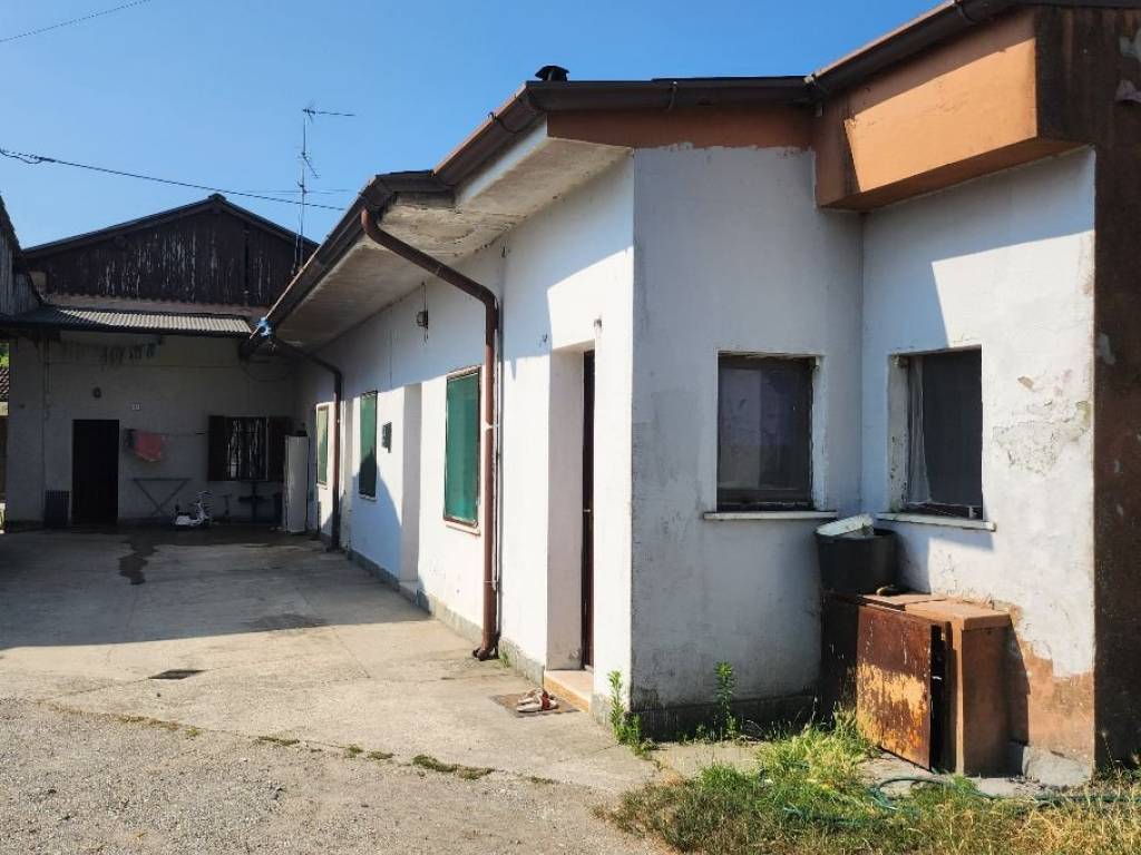 casa indipendente in vendita a Genivolta