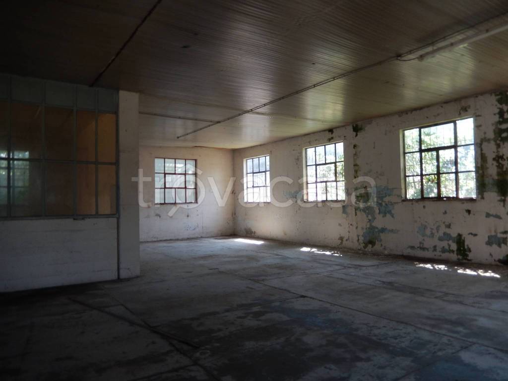 locale commerciale in vendita a Genivolta