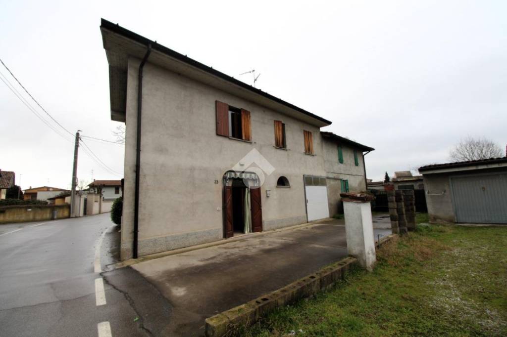 casa indipendente in vendita a Genivolta