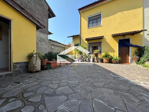 casa indipendente in vendita a Genivolta