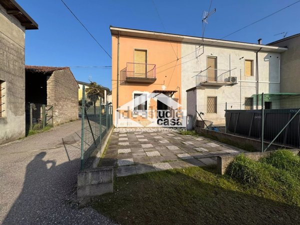 casa indipendente in vendita a Genivolta
