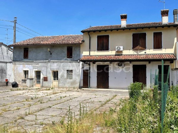casa indipendente in vendita a Genivolta