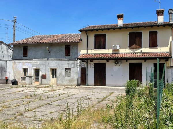 casa indipendente in vendita a Genivolta