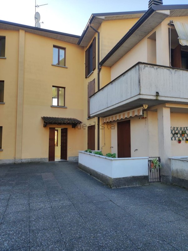 appartamento in vendita a Gerre de' Caprioli in zona Bosco ex Parmigiano