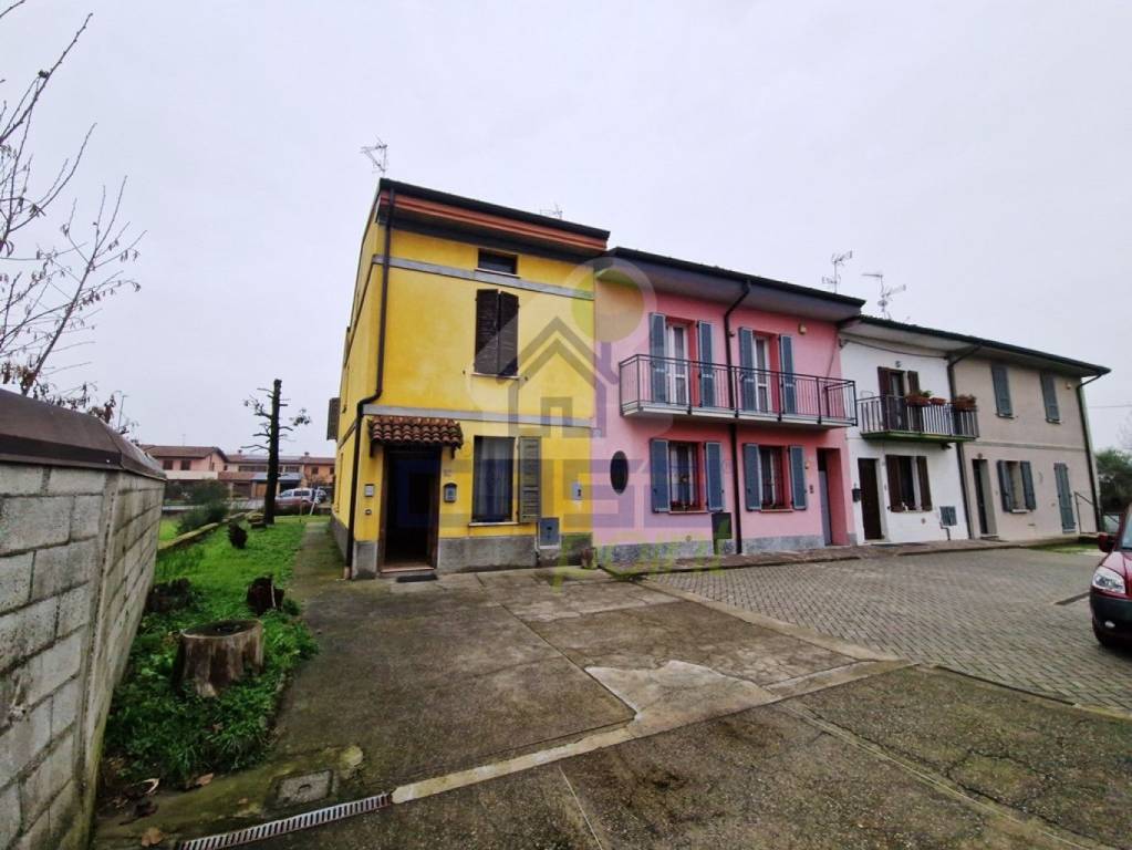 casa indipendente in vendita a Gerre de' Caprioli in zona Bosco ex Parmigiano