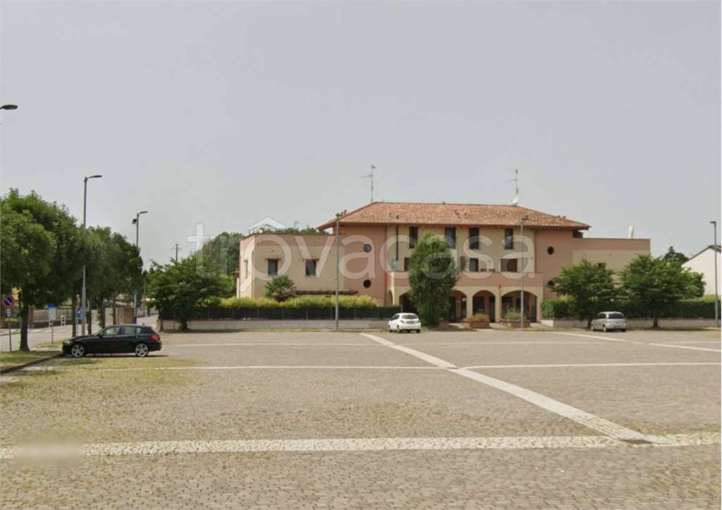 negozio in vendita a Gerre de' Caprioli in zona Bosco ex Parmigiano