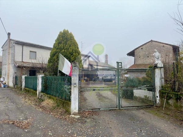 casa indipendente in vendita a Gombito