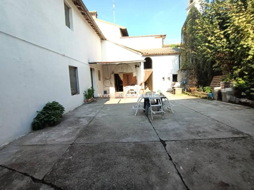 casa indipendente in vendita a Gombito