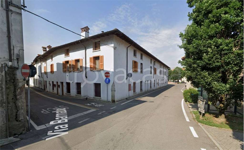 casale in vendita a Gombito