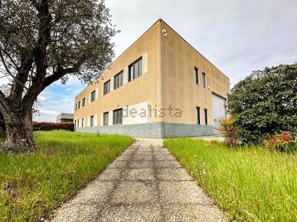 capannone in vendita a Gombito